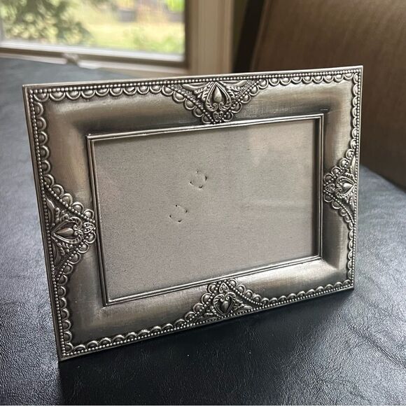 Metal Pictures Frame w/Hearts - Picture 3 of 5